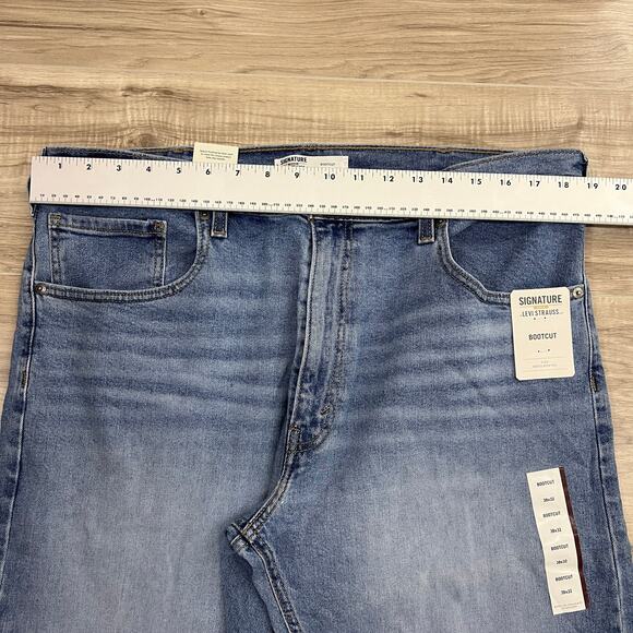 Signature by Levi Strauss & Co. Gold Label Men's Bootcut Fit Jeans 38x32 - Picture 3 of 12